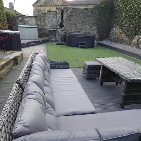 Honeybee Cottage, With A Log Fire & A Hot Tub. Casa vacanze Bradford (West Yorkshire)