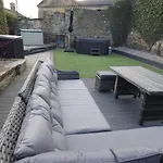 Honeybee Cottage, With A Log Fire & A Hot Tub. Casa vacanze Bradford (West Yorkshire)