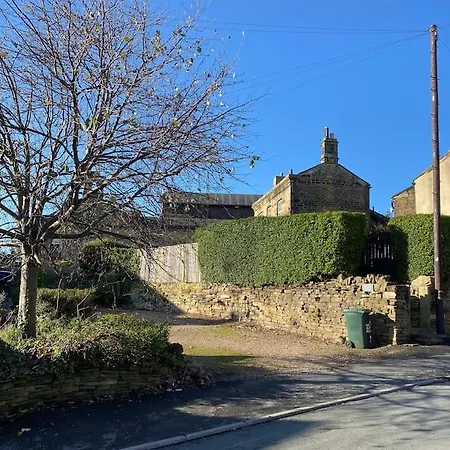Honeybee Cottage, With A Log Fire & A Hot Tub. בית נופש