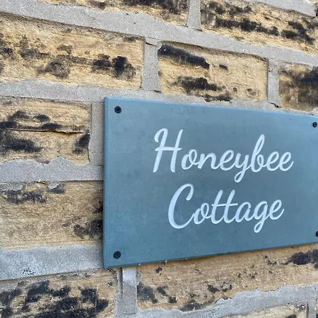 Honeybee Cottage, With A Log Fire & A Hot Tub. בית נופש *