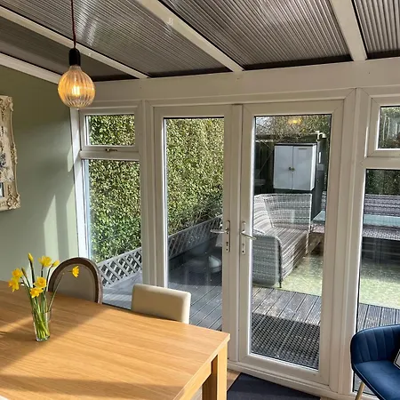 Honeybee Cottage, With A Log Fire & A Hot Tub. בית נופש