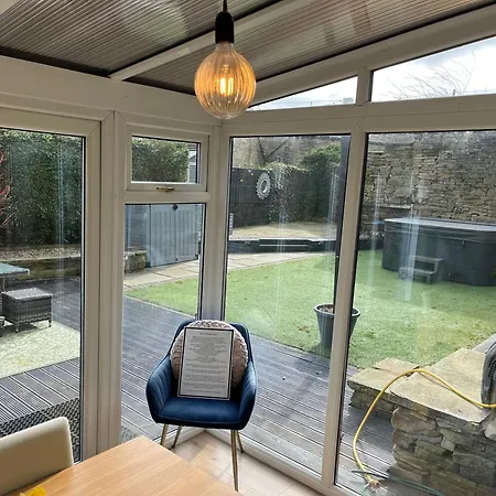 Honeybee Cottage, With A Log Fire & A Hot Tub. בית נופש *