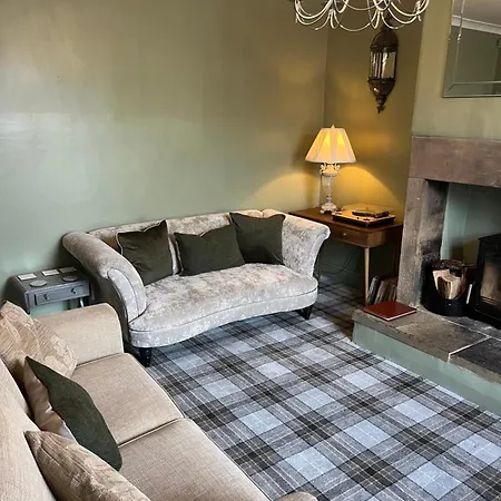 Honeybee Cottage, With A Log Fire & A Hot Tub. *