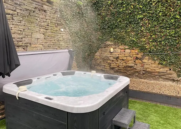 Honeybee Cottage, With A Log Fire & A Hot Tub. Nyaraló Bradford