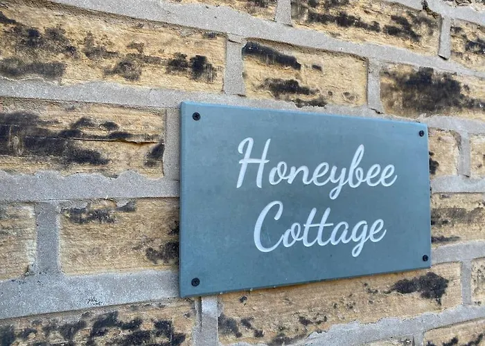 Honeybee Cottage, With A Log Fire & A Hot Tub. Nyaraló *