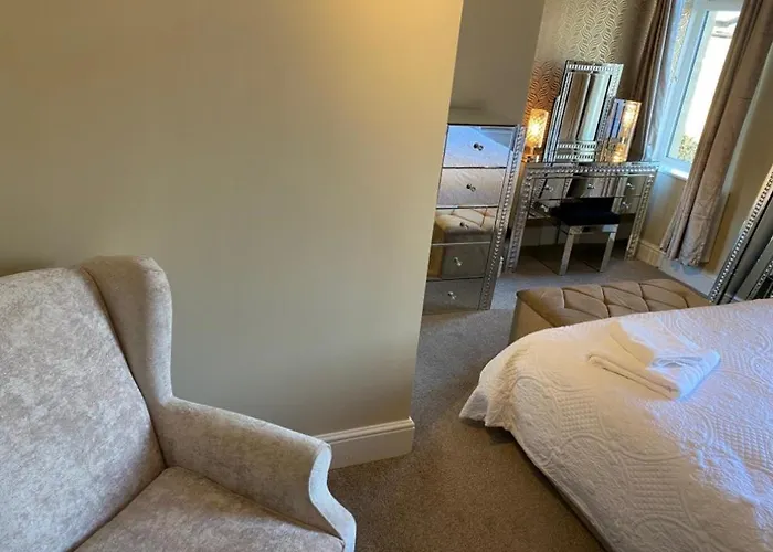 Honeybee Cottage, With A Log Fire & A Hot Tub. *