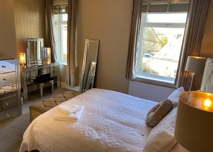 Nyaraló Honeybee Cottage, With A Log Fire & A Hot Tub. *