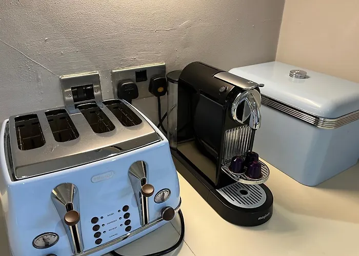 Honeybee Cottage, With A Log Fire & A Hot Tub. *