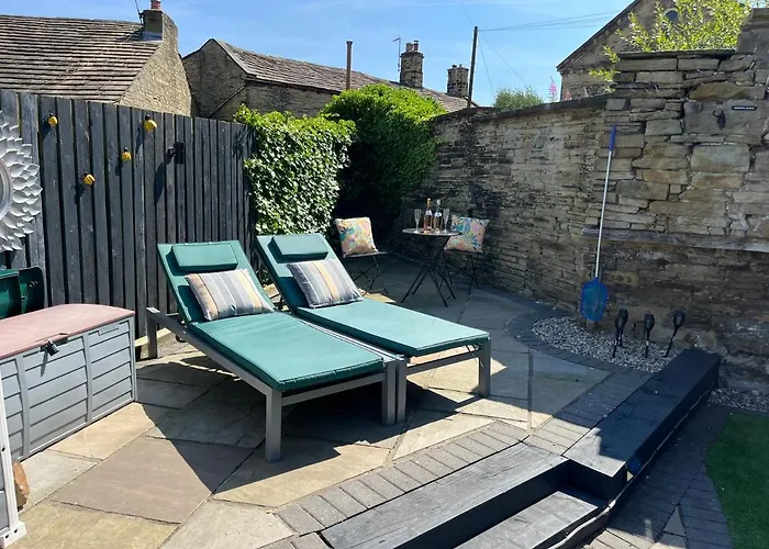 Nyaraló Honeybee Cottage, With A Log Fire & A Hot Tub.