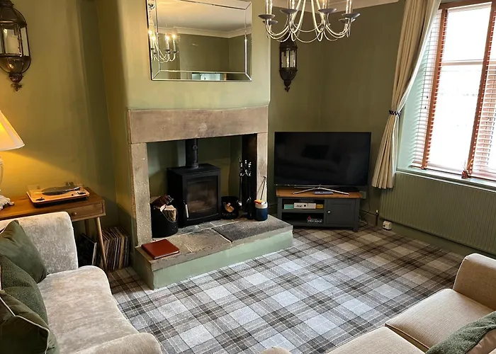 Honeybee Cottage, With A Log Fire & A Hot Tub. *