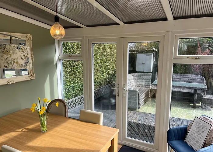 Honeybee Cottage, With A Log Fire & A Hot Tub. Nyaraló