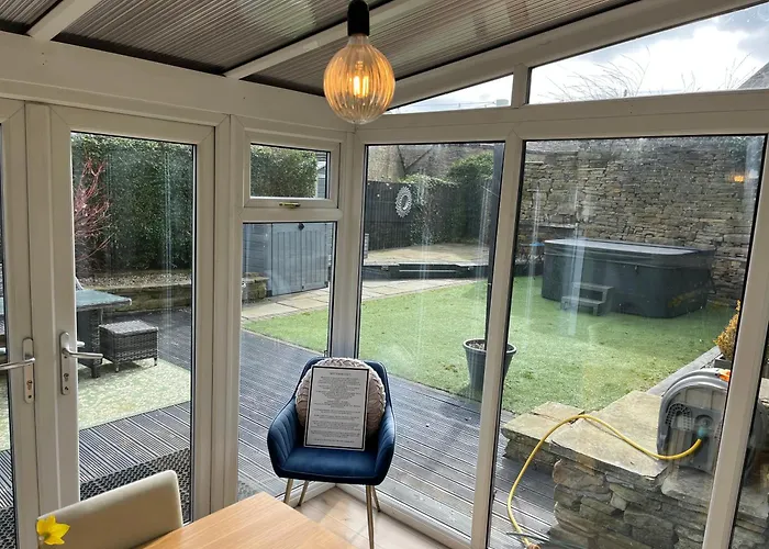 Honeybee Cottage, With A Log Fire & A Hot Tub. Nyaraló *