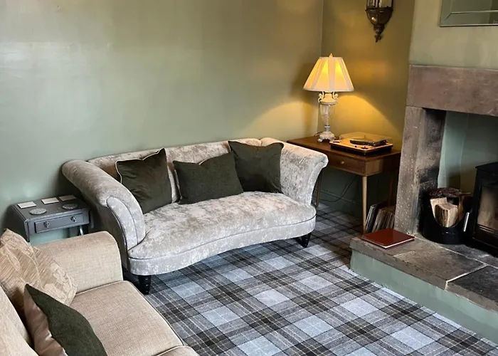 Honeybee Cottage, With A Log Fire & A Hot Tub. *